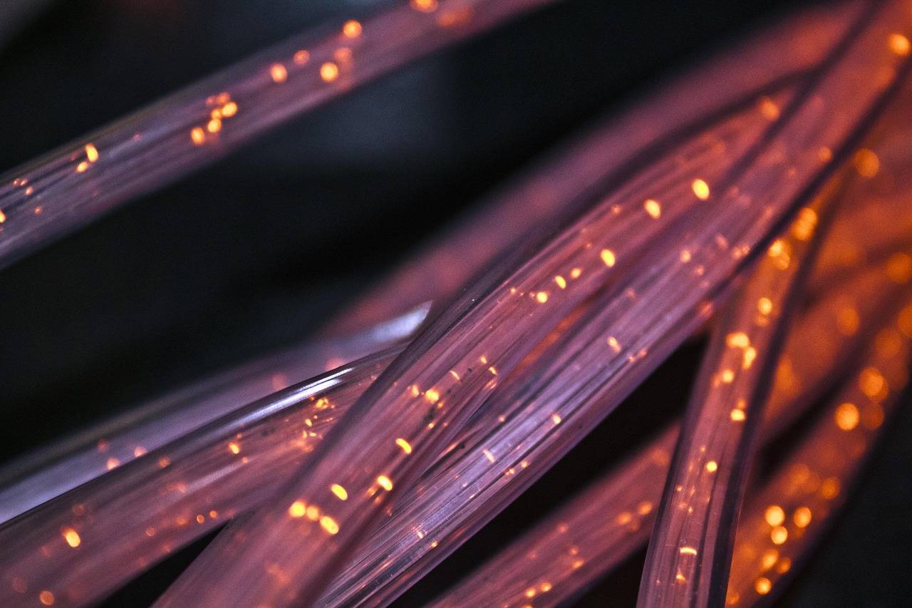Czy czerwony kabel to plus w instalacjach elektrycznych?